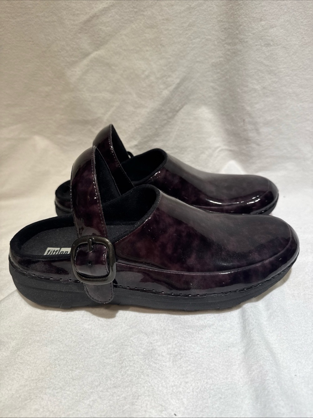 Fitflop Unisex Patent Slip-On Clog in tortoise shell brown. .Retired style!